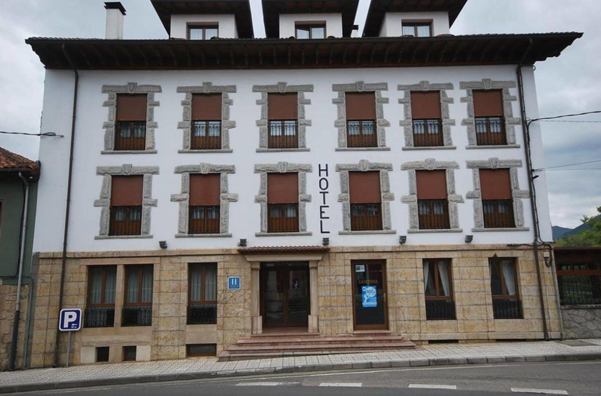 Hotel El Tilo Panes Exteriör bild